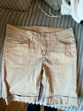 Faded Glory Khaki Shorts in Light Tan